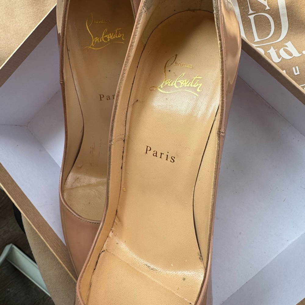 Christian Louboutin Nude Pumps